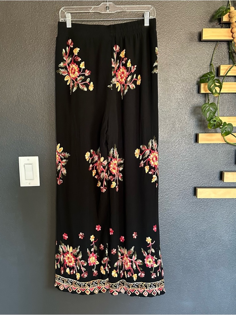 LIV Los Angeles Embroidered Boho Pants Black Floral Wide Leg Rayon Size L - Picture 5 of 7
